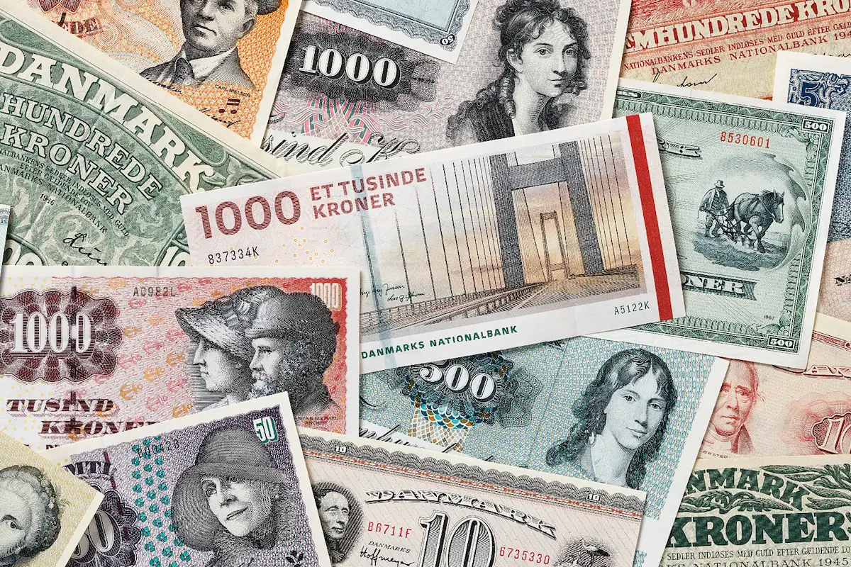 Nationalbanken forventer, at mere end 2 mia. kr. i ældre sedler ikke bliver indleveret inden tidsfristen 31. maj 2026. Det er vurderingen, at mange af de gamle sedler, som ikke er indleveret, enten er gået til over tid, eller at ejerne af sedlerne beholder dem som samleobjekter.