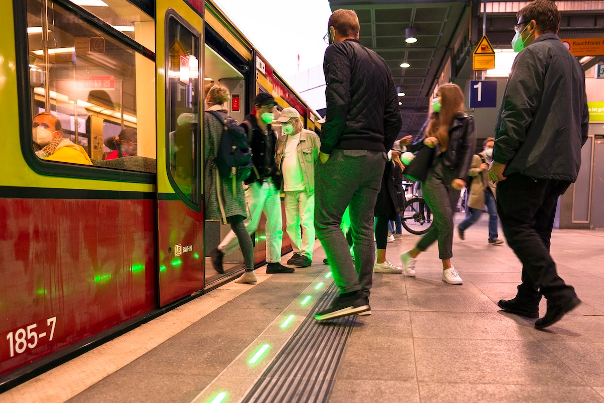 De tyske togpassagerer må vende sig til højere priser, når de stiger ombord. Her fra perron på Berlin Südkreuz. (Foto: Deutsche Bahn)