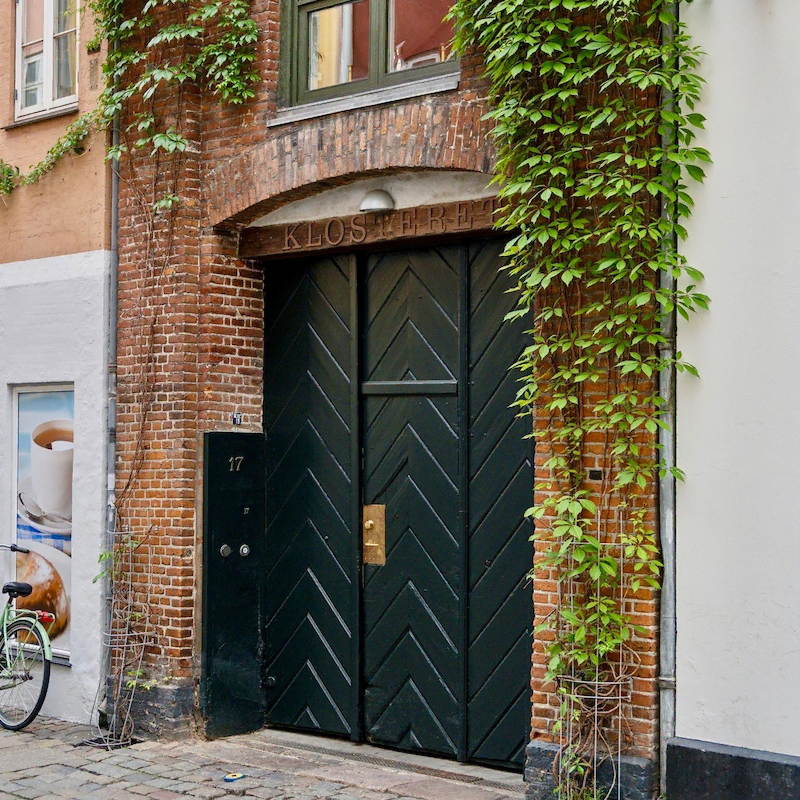 Der er kredset om hver en detalje i Klosteret, som er opkaldt efter byhusets gade, Klosterstræde i Middelalderbyen i København. (Foto: Klosteret)