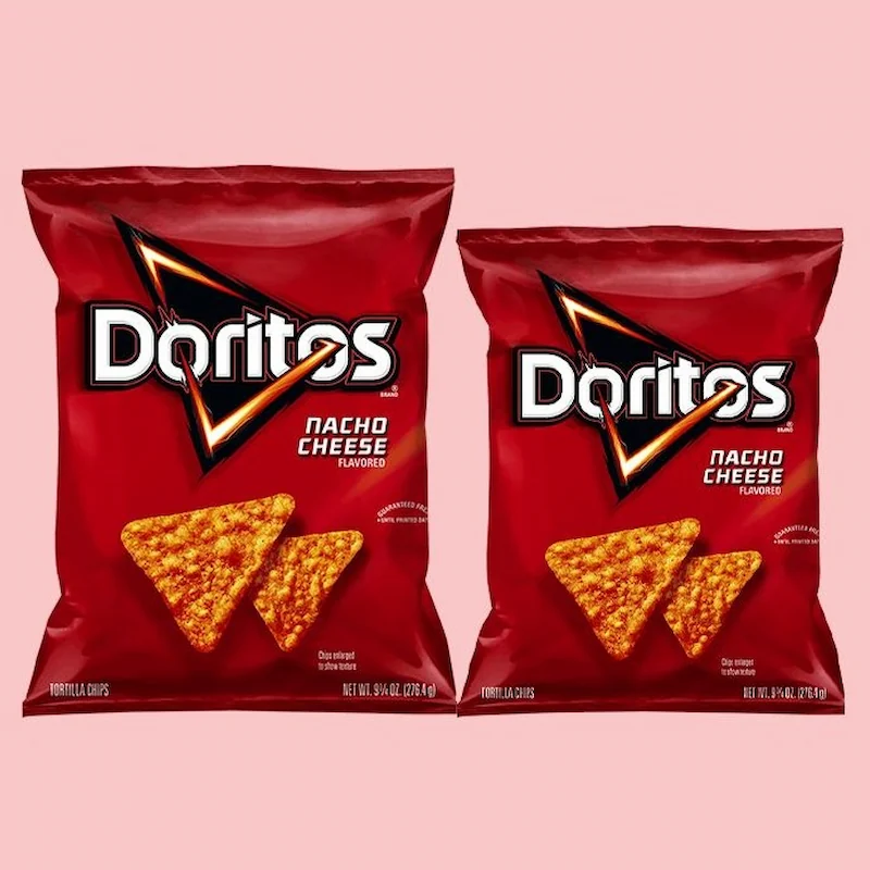 En pose chips fra Dorritos er skrumpet over tid. Det trick kaldes shrinkflation